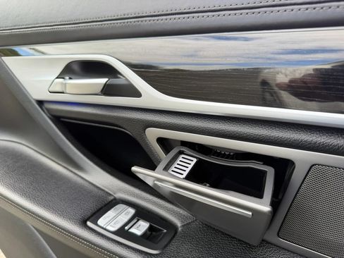 Used 2017 BMW 740i RWD image 21