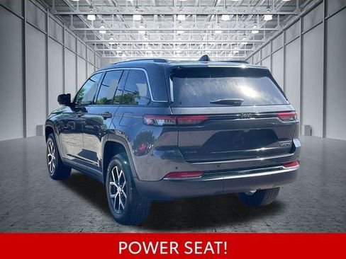 Used 2023 Jeep Grand Cherokee Limited w/ Luxury Tech Group II AWD/4WD image 10