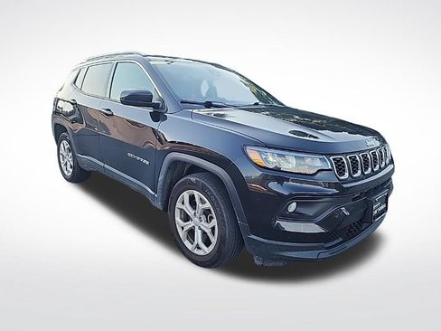 Used 2024 Jeep Compass Latitude AWD/4WD image 3