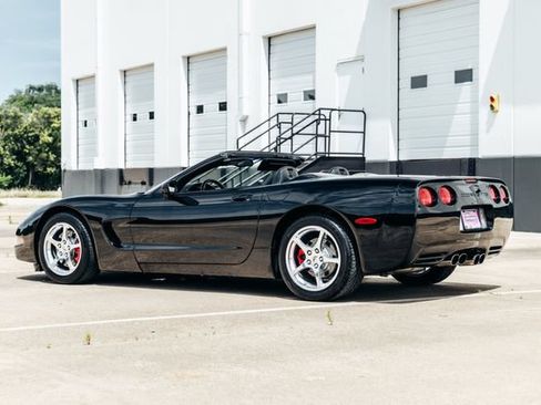 Used 2001 Chevrolet Corvette Convertible w/ Preferred Equipment Group2 RWD image 37
