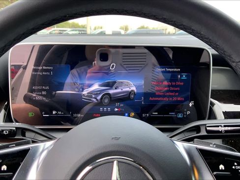 Used 2025 Mercedes-Benz GLC 300 4MATIC image 26