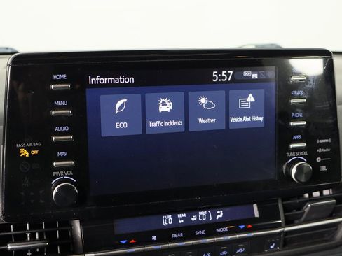 Used 2022 Toyota Sienna XSE image 39