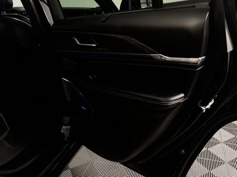 Used 2022 Jeep Grand Cherokee Overland w/ Advanced Protech Group III image 32