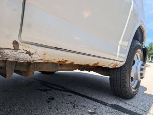 Used 2008 Chevrolet Express 3500 image 32