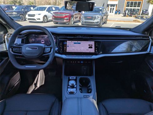 Used 2024 Jeep Wagoneer Launch Edition image 18