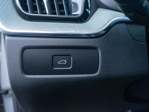 Used 2025 Volvo XC60 B5 Plus image 16