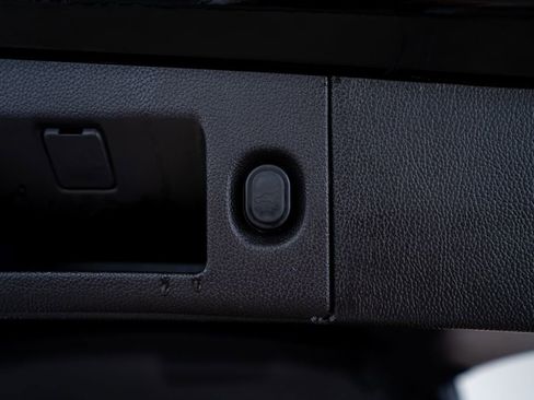 Used 2017 Cadillac Escalade Luxury image 43