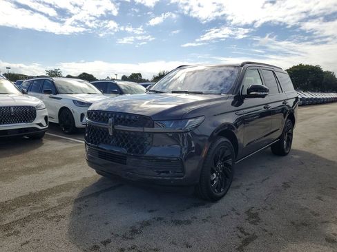New 2025 Lincoln Navigator Reserve w/ Jet Appearance Package AWD/4WD image 2