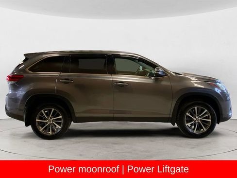 Used 2019 Toyota Highlander SE image 7