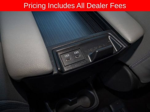 Used 2025 Toyota Sienna XLE FWD image 8