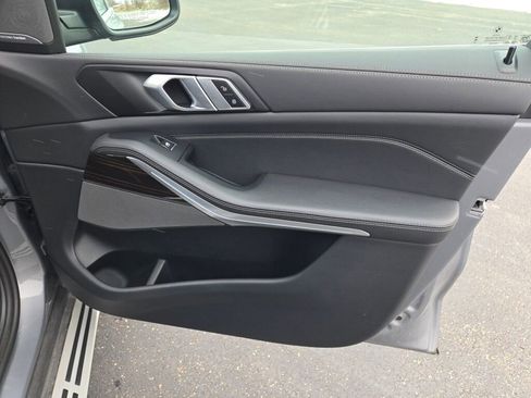 Used 2025 BMW X5 xDrive50e image 5