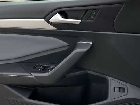 Used 2025 Volkswagen Jetta SE image 20