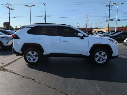 Used 2021 Toyota RAV4 XLE AWD/4WD image 6