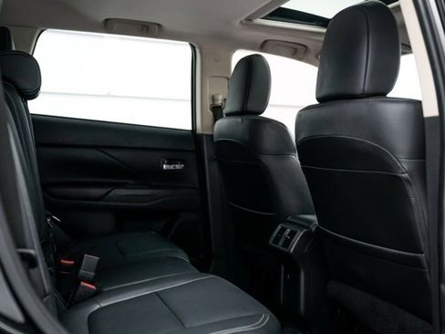 Used 2019 Mitsubishi Outlander SEL image 25