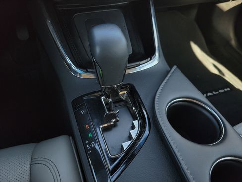 Used 2017 Toyota Avalon Limited w/ Carpet Mat Package image 24