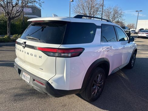 Used 2024 Nissan Pathfinder SV image 6