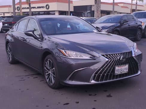 Certified 2025 Lexus ES 300h w/ Premium Package image 3