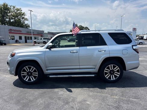 Used 2018 Toyota 4Runner Limited AWD/4WD image 26