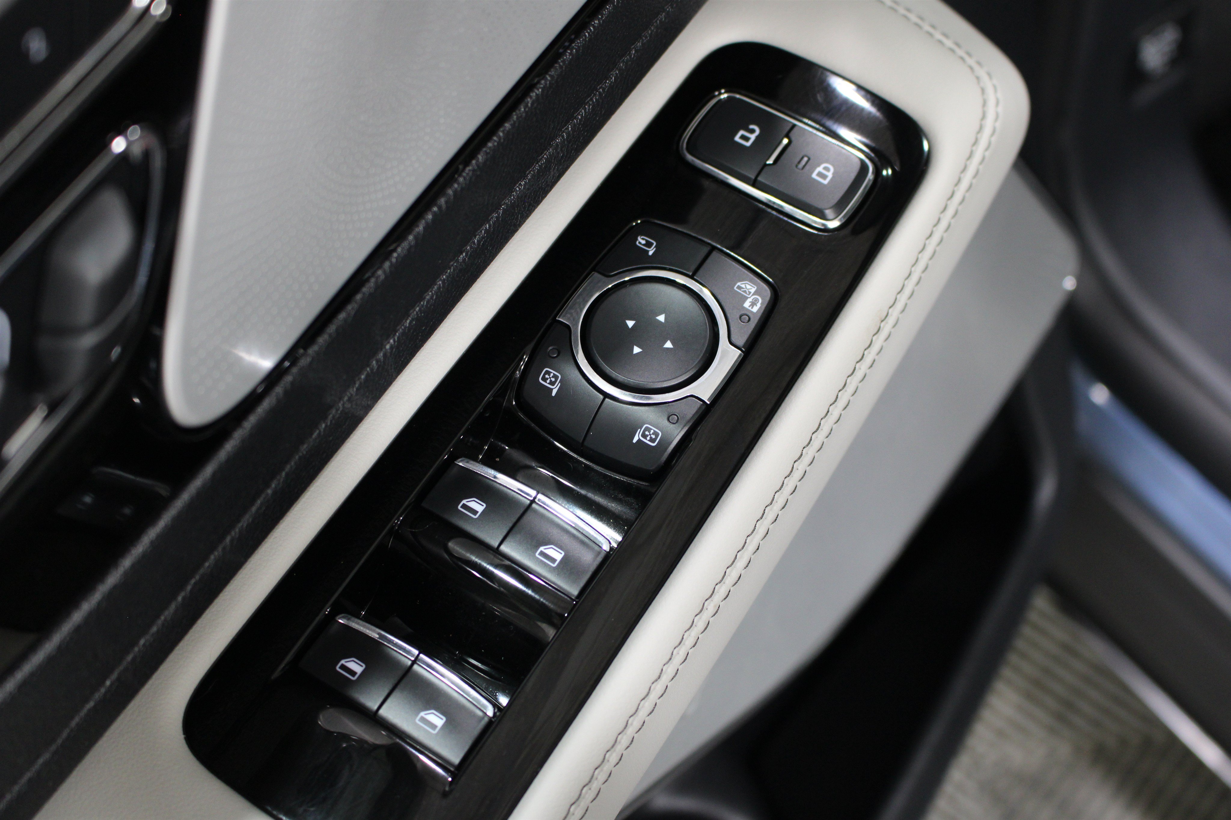 Used 2025 Lincoln Aviator Reserve w/ Equipment Group 201A AWD/4WD image 6
