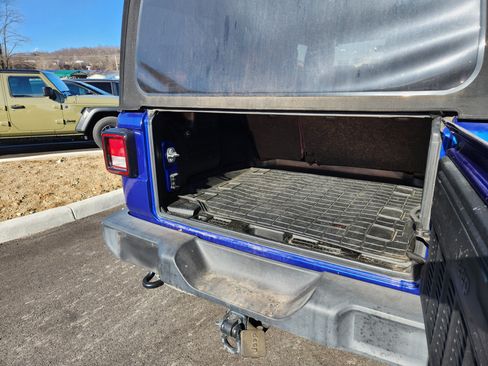 Used 2018 Jeep Wrangler Unlimited Sport S image 8