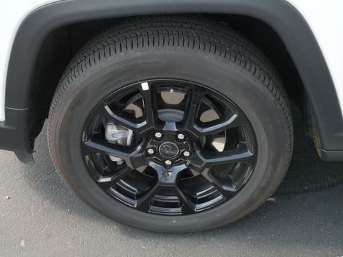 Used 2026 Jeep Compass Latitude AWD/4WD image 15