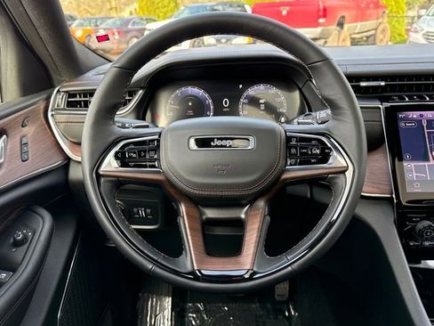 New 2025 Jeep Grand Cherokee L Summit image 17