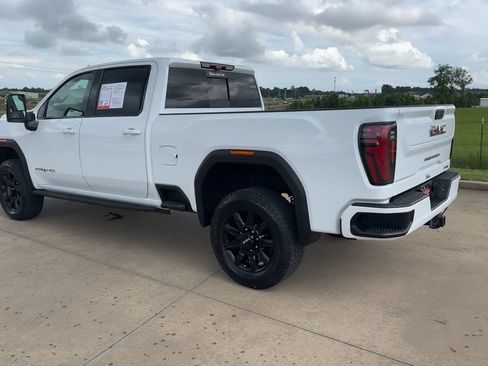 Used 2024 GMC Sierra 2500 AT4 w/ Technology Package AWD/4WD image 6