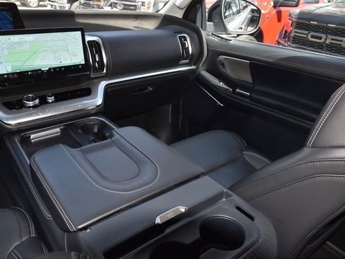 Certified 2025 Ford Expedition Platinum image 18