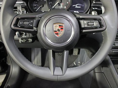 Used 2025 Porsche Macan image 21