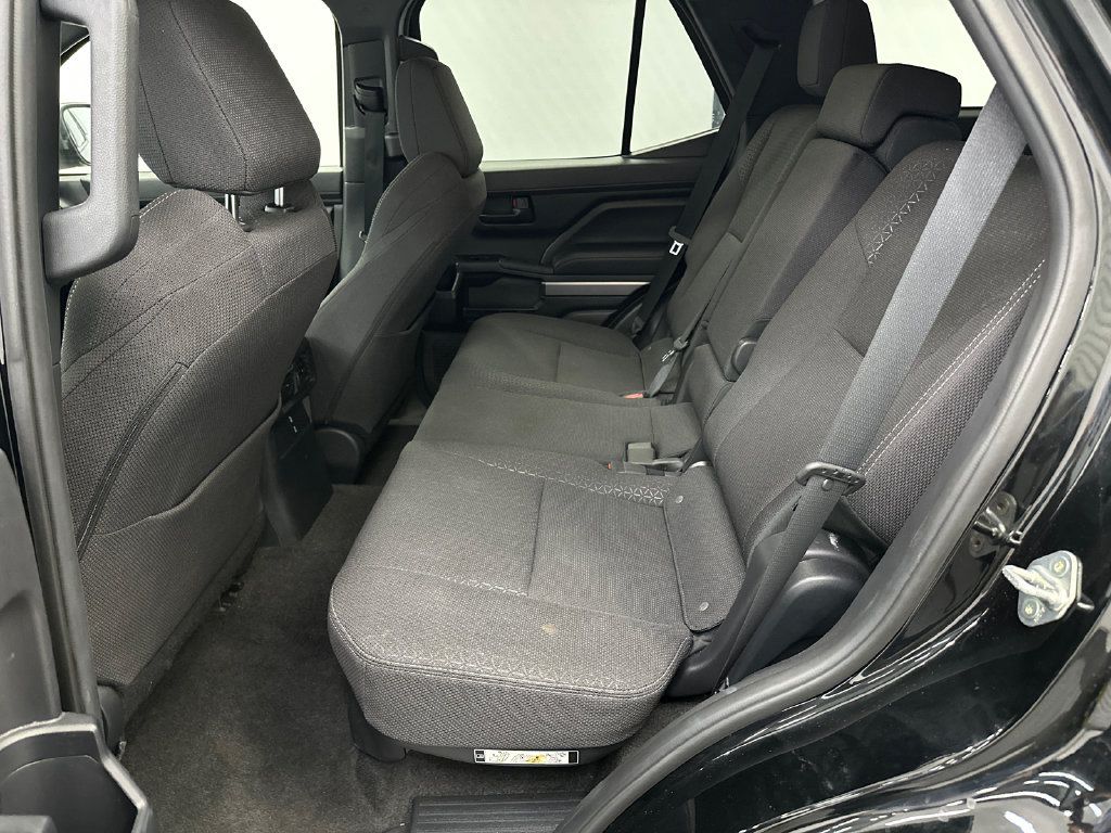 Used 2025 Toyota 4Runner SR5 AWD/4WD image 20