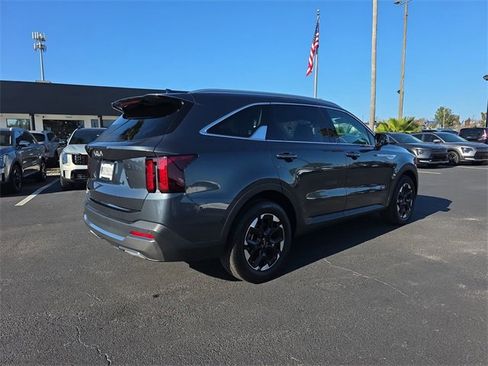 Certified 2024 Kia Sorento S w/ Panoramic Sunroof Package image 4