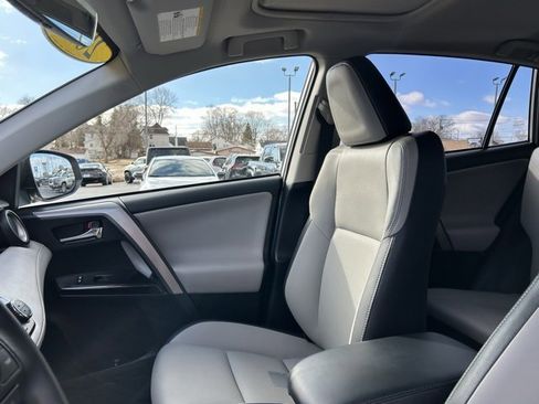 Used 2018 Toyota RAV4 Limited image 31