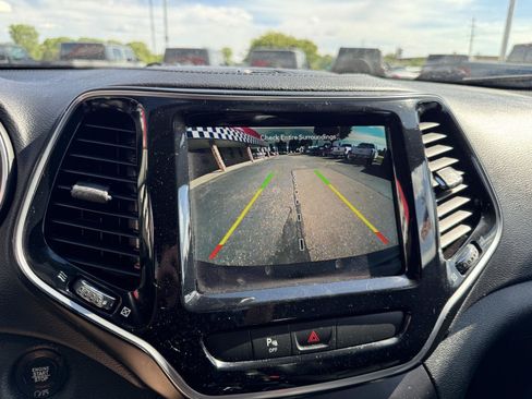 Used 2019 Jeep Cherokee Limited AWD/4WD image 24