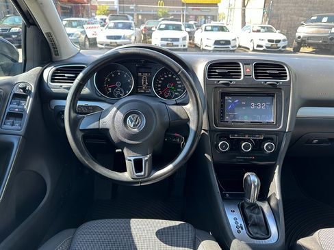 Used 2013 Volkswagen Golf 4-Door FWD image 17