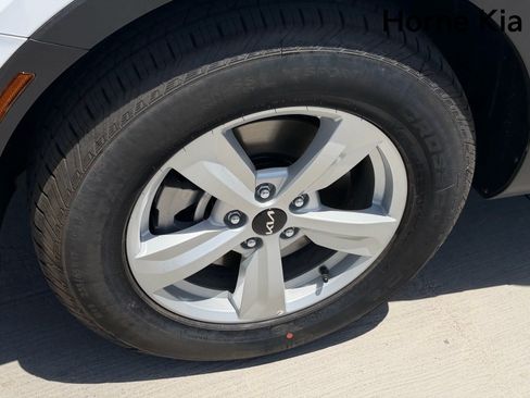 New 2026 Kia Sorento LX FWD image 8