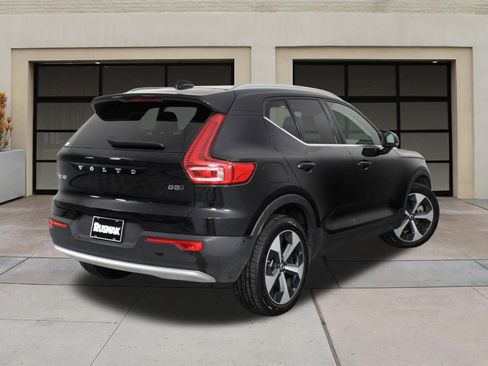 Certified 2025 Volvo XC40 B5 Plus image 4