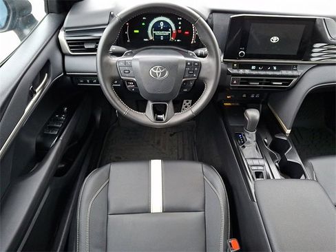 Certified 2025 Toyota Camry SE w/ Convenience Package image 11