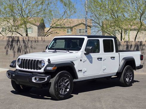 Used 2025 Jeep Gladiator Sport AWD/4WD image 4