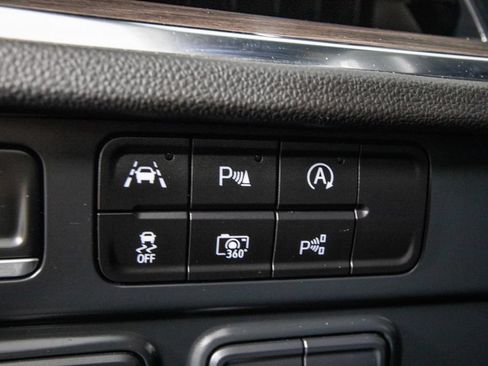 Used 2025 Chevrolet Tahoe LT RWD image 29