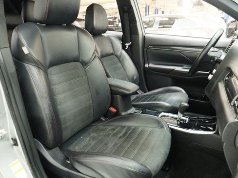 Used 2020 Mitsubishi Outlander LE FWD image 23