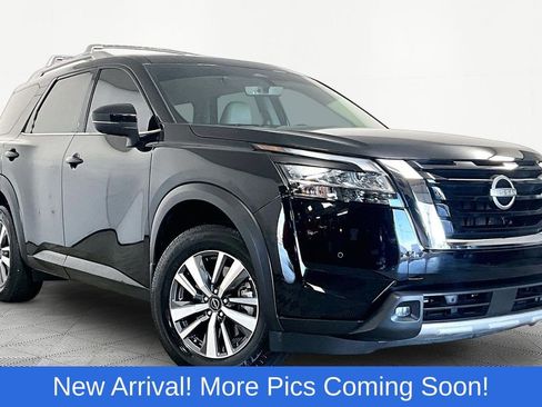 Used 2024 Nissan Pathfinder SL image 1