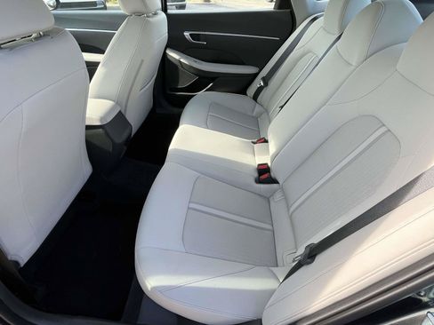 Used 2023 Hyundai Sonata SE w/ Preferred Accessory Package FWD image 7
