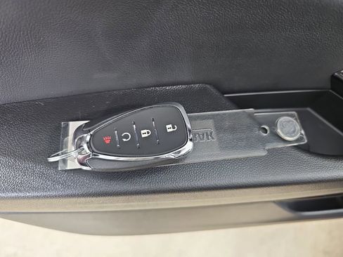 Certified 2025 Chevrolet Trax RS w/ Sunroof Package image 39