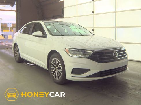 Used 2021 Volkswagen Jetta SE w/ SE Cold Weather Package image 1