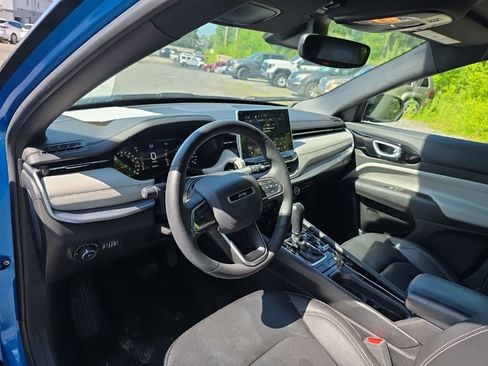 Used 2025 Jeep Compass Limited AWD/4WD image 11