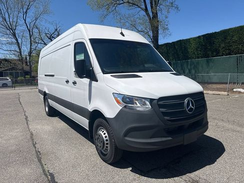 Used 2024 Mercedes-Benz Sprinter 3500 image 11