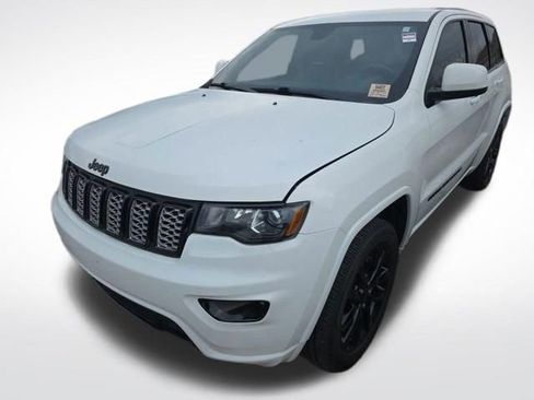 Used 2022 Jeep Grand Cherokee Laredo X image 3