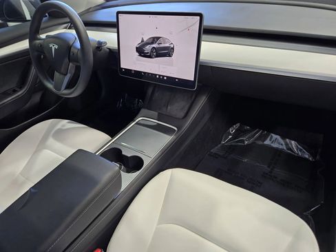 Used 2023 Tesla Model 3 Standard Range RWD image 5