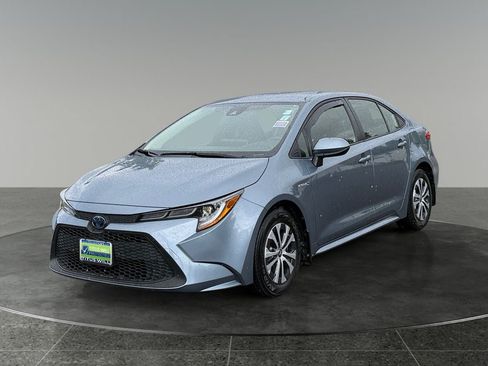 Used 2021 Toyota Corolla LE FWD image 3