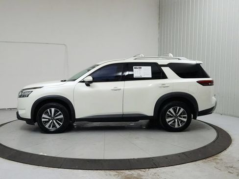 Used 2023 Nissan Pathfinder SL FWD image 4